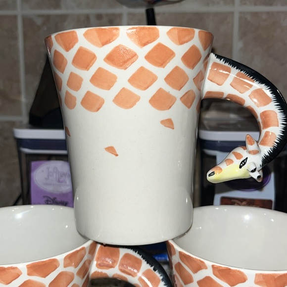 Pier 1 Imports Giraffe Handle Handle Head Neck Mug Set - Picture 2 of 12